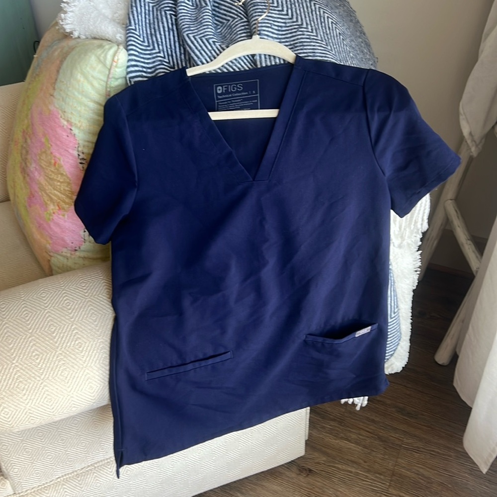 Figs Scrub Top